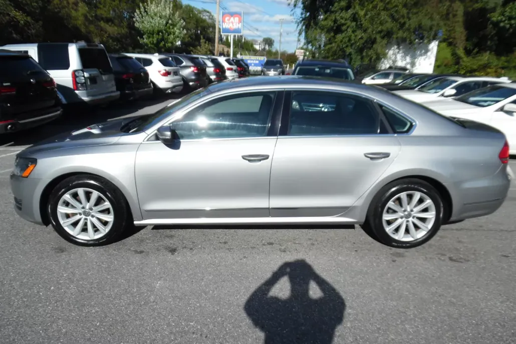 2013 Volkswagen Passat SEL Premium photo 1