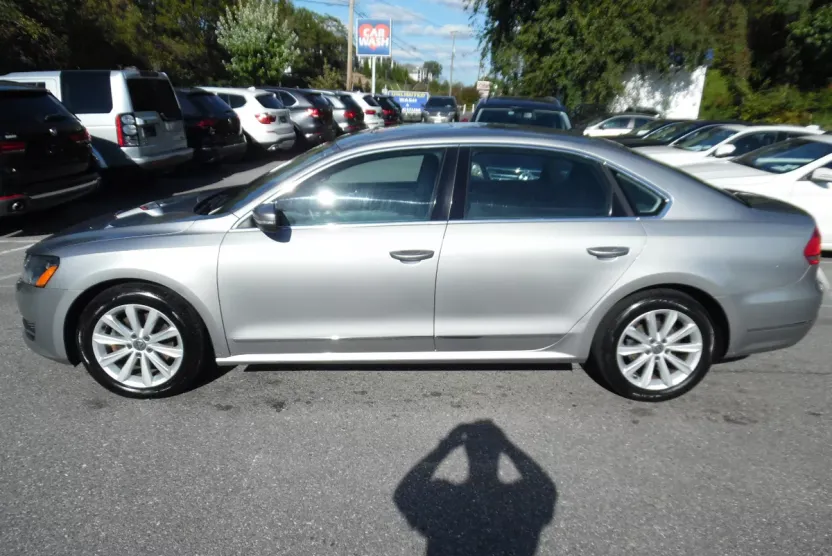 2013 Volkswagen Passat SEL Premium photo 1