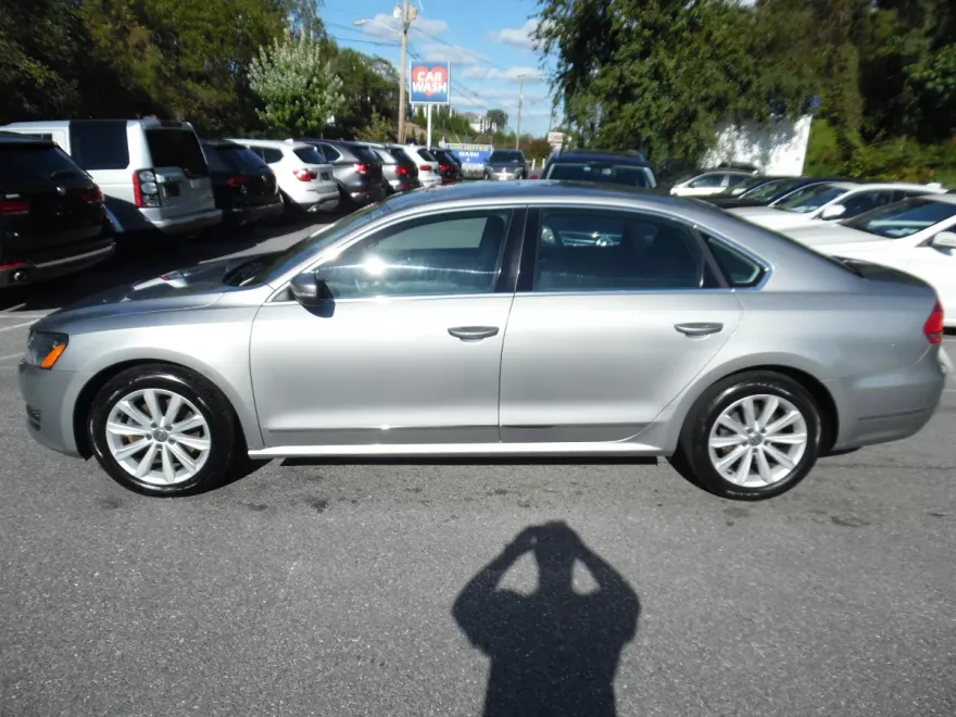 2013 Volkswagen Passat SEL Premium photo 1