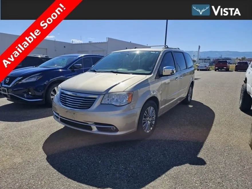 2014 Chrysler Town & Country photo 1