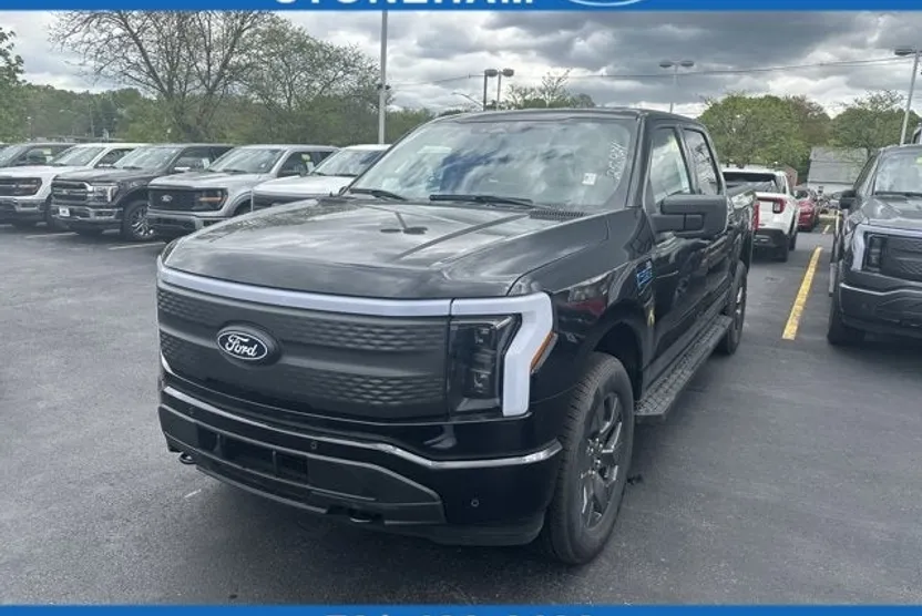 2025 Ford F-150 Lightning photo 1