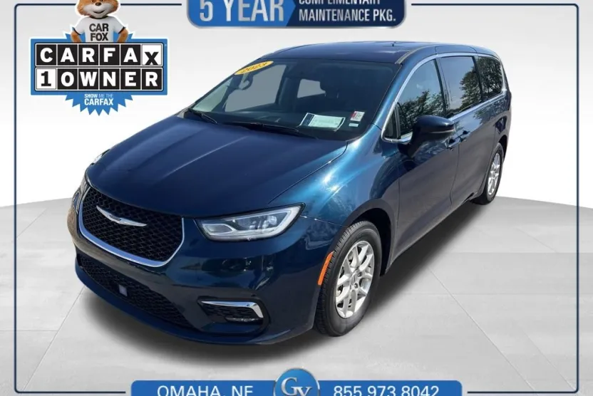 2023 Chrysler Pacifica Touring L photo 1