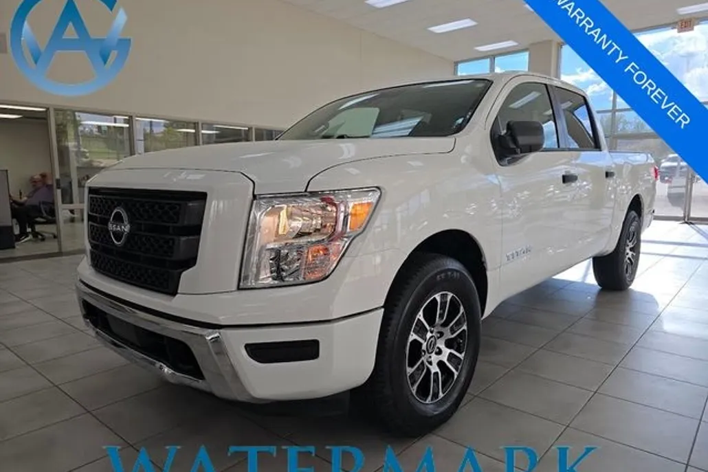 2023 Nissan Titan SV photo 1