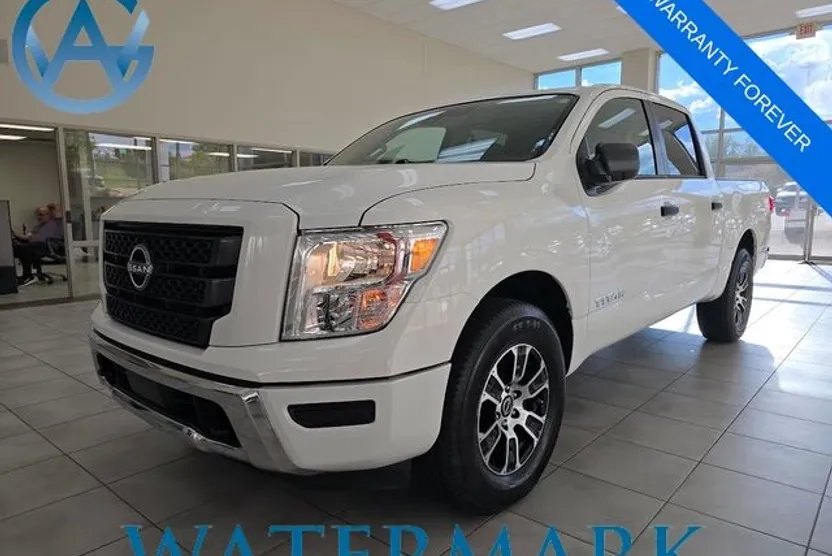 2023 Nissan Titan SV photo 1