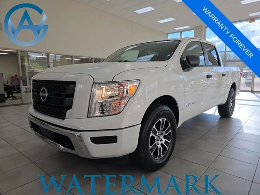 2023 Nissan Titan SV photo 1