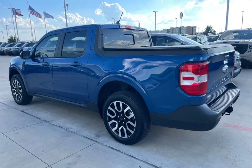 2024 Ford Maverick Lariat photo 1