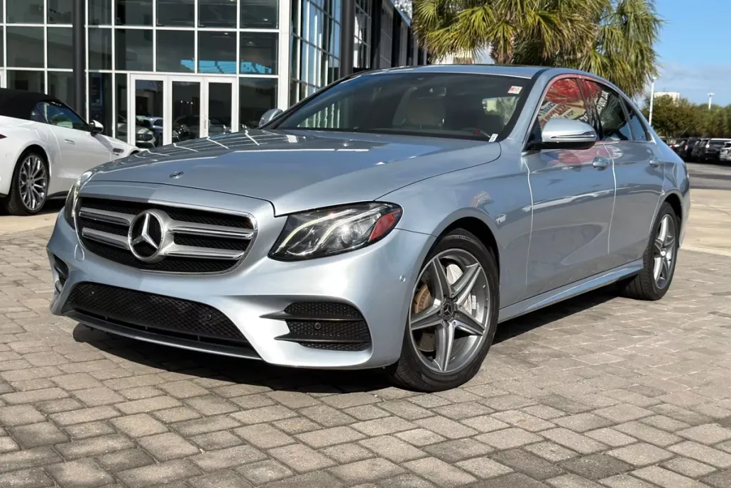 2018 Mercedes Benz E 300 4MATIC photo 1