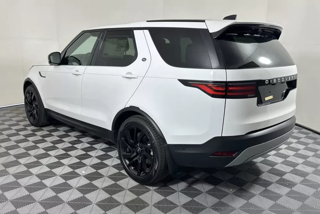 2025 Land Rover Discovery S photo 1