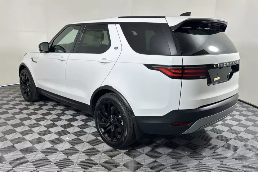 2025 Land Rover Discovery S photo 1