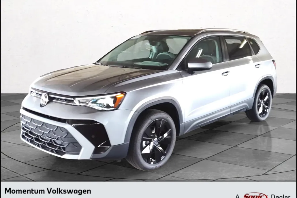 2025 Volkswagen Taos SE photo 1