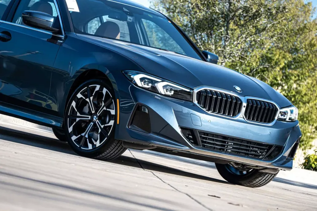 2025 Bmw 330i photo 1