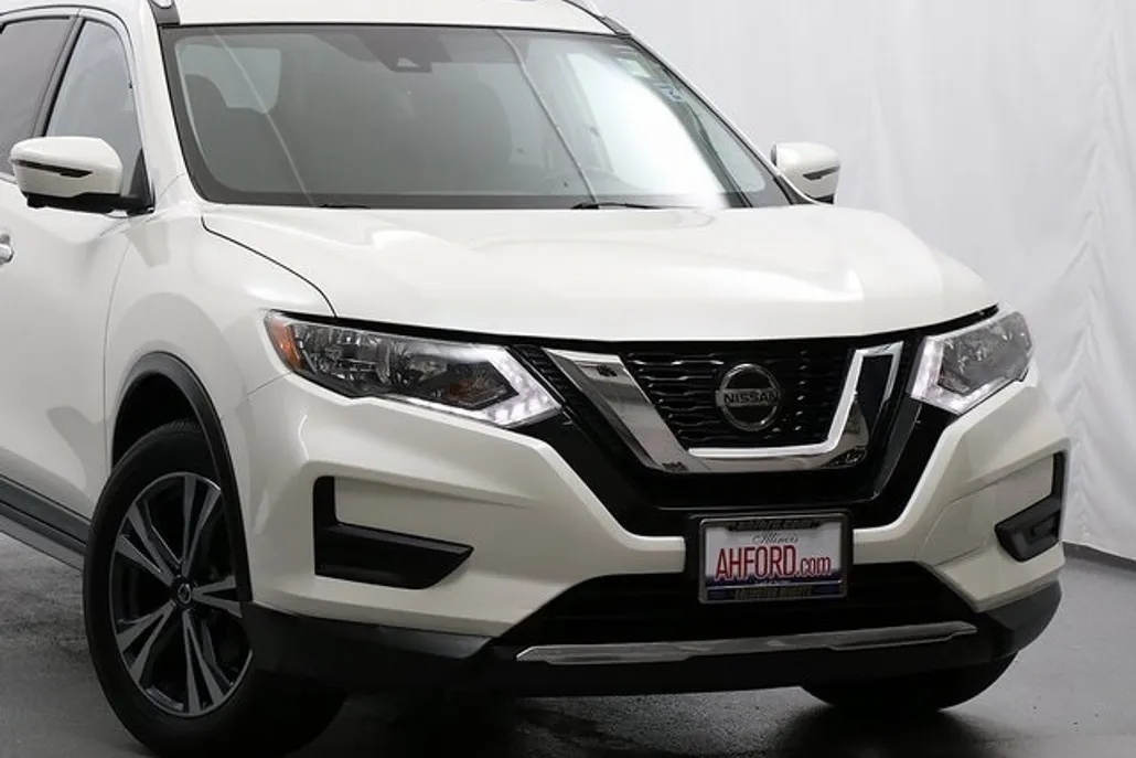 2019 Nissan Rogue SV photo 1
