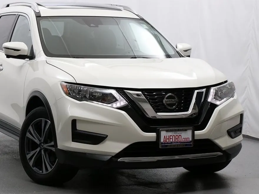 2019 Nissan Rogue SV photo 1