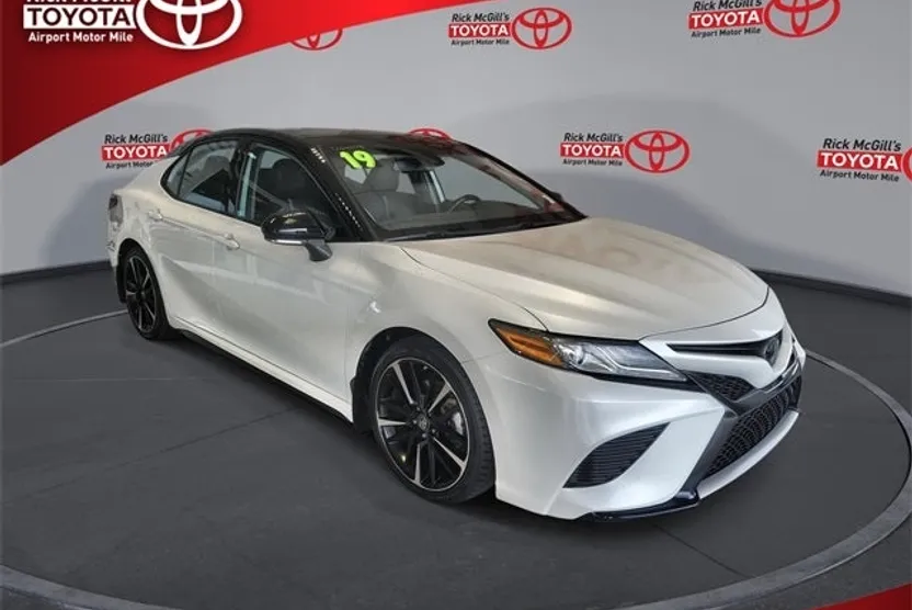 2019 Toyota Camry XSE photo 1