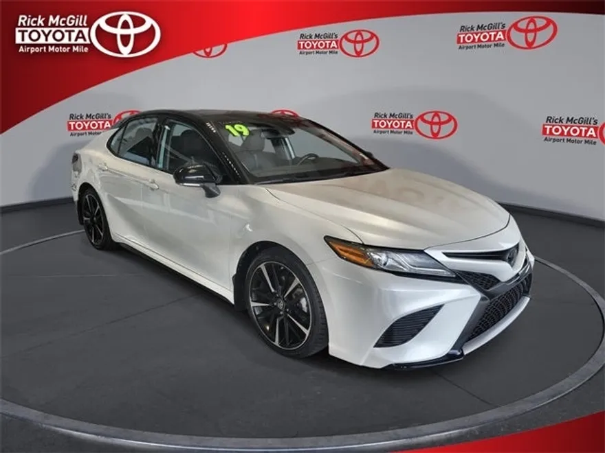 2019 Toyota Camry XSE photo 1