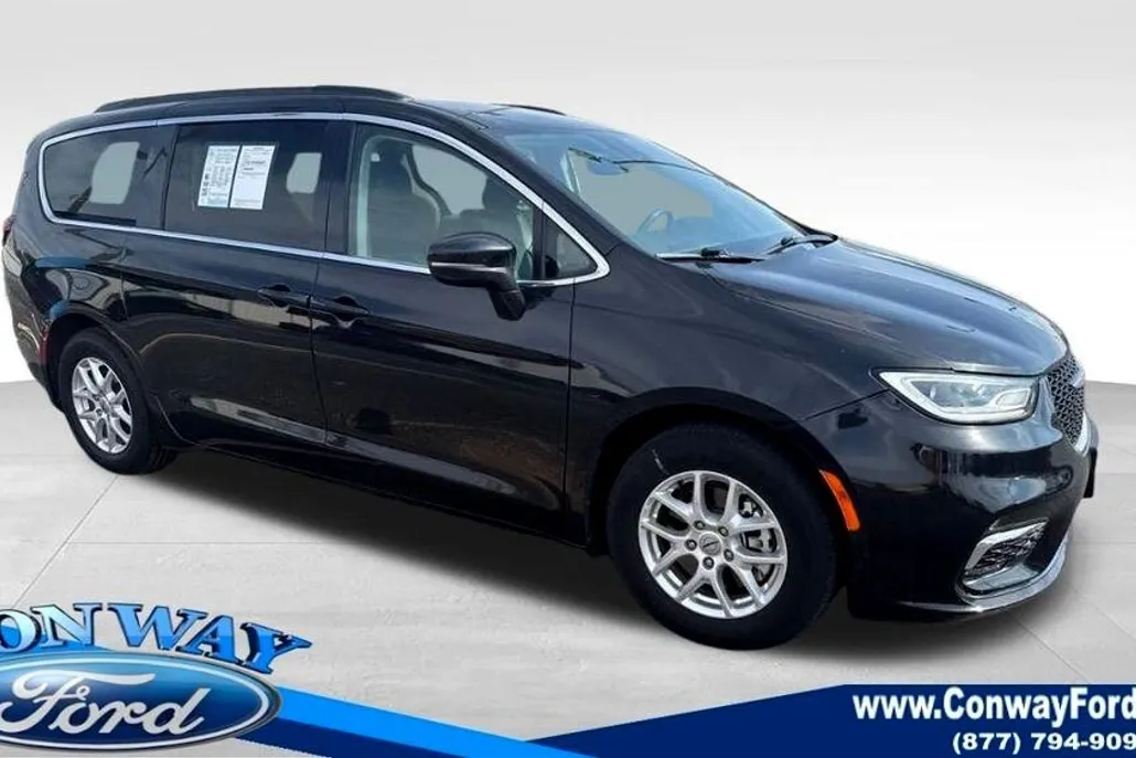2022 Chrysler Pacifica Touring L photo 1