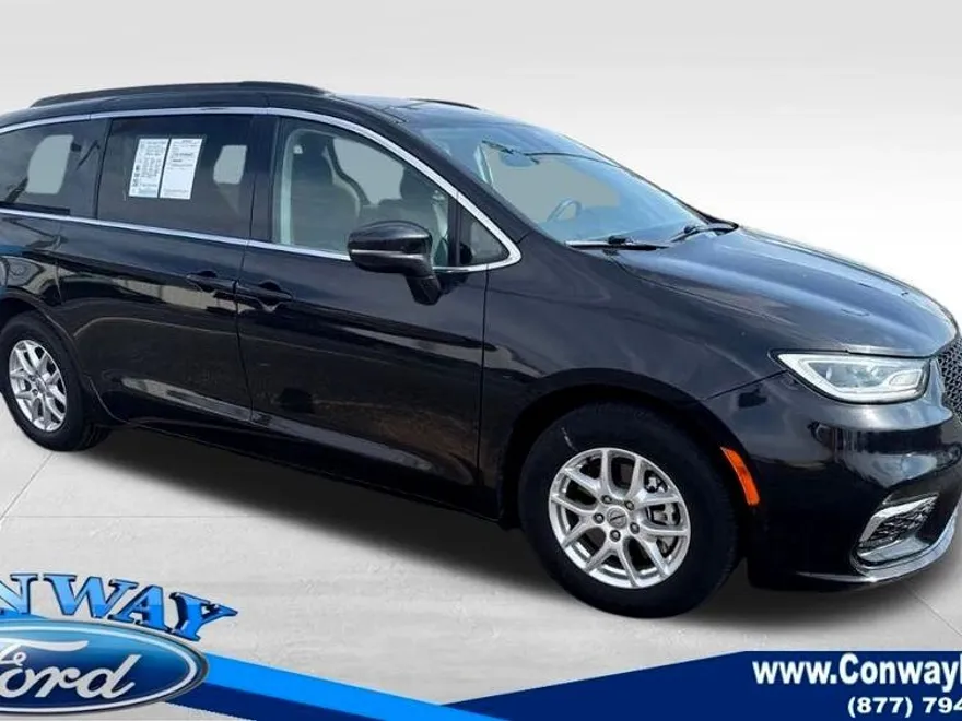 2022 Chrysler Pacifica Touring L photo 1