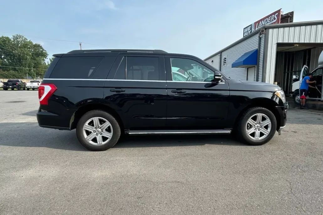 2020 Ford Expedition XLT photo 1