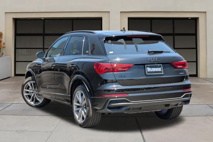 2025 Audi Q3 S line Premium photo 1