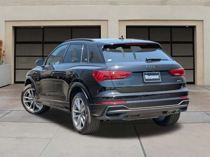 2025 Audi Q3 S line Premium photo 1
