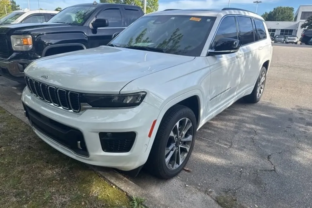 2024 Jeep Grand Cherokee Overland photo 1