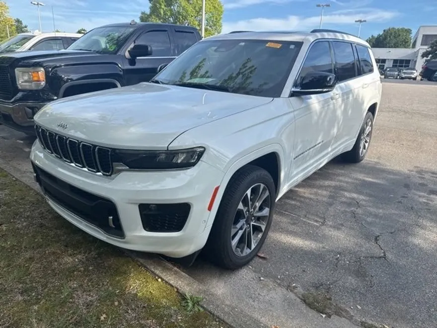 2024 Jeep Grand Cherokee Overland photo 1