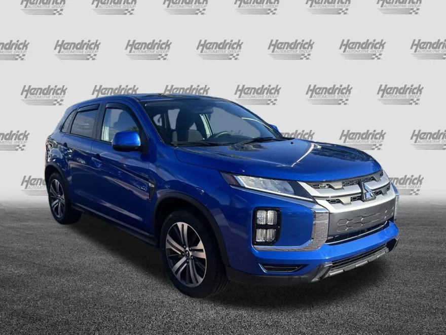 2020 Mitsubishi Outlander ES photo 1