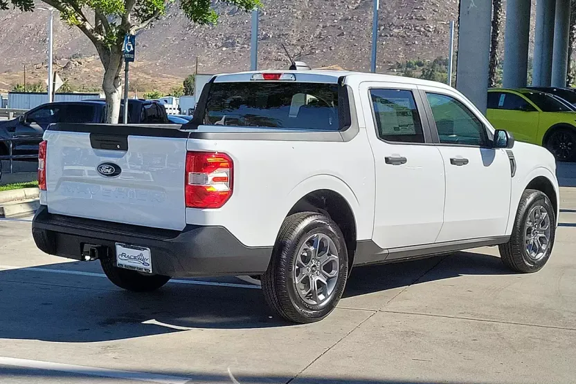 2025 Ford Maverick XLT photo 1