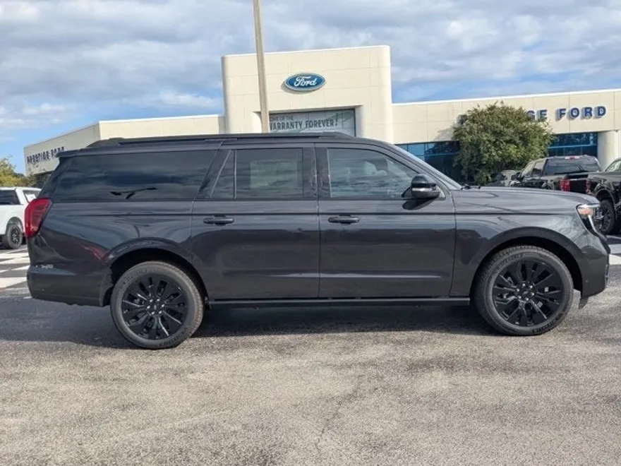 2025 Ford Expedition MAX Platinum photo 1