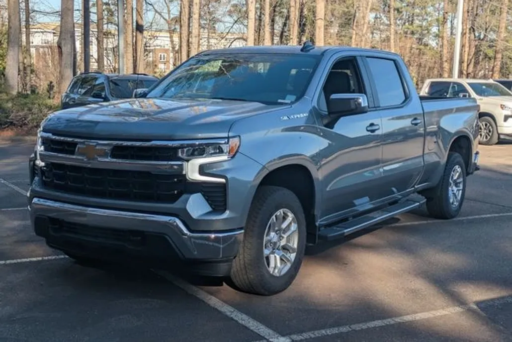 2025 Chevrolet Silverado 1500 LT photo 1