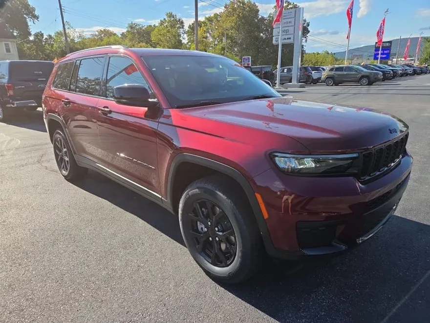2025 Jeep Grand Cherokee Altitude photo 1