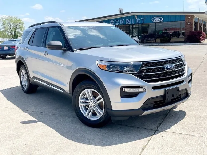 2024 Ford Explorer XLT photo 2