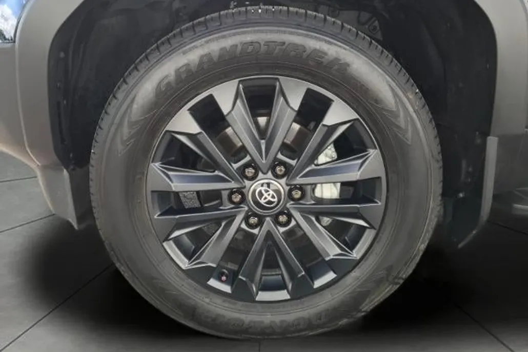 2024 Toyota Land Cruiser photo 1