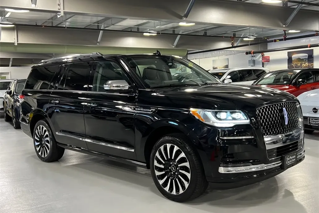 2022 Lincoln Navigator Black Label photo 1