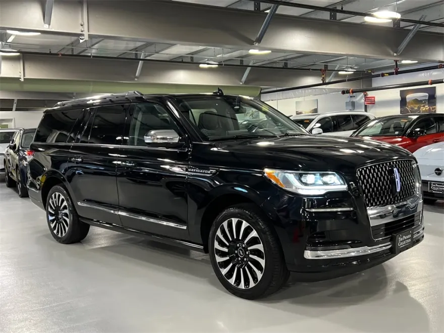 2022 Lincoln Navigator Black Label photo 1