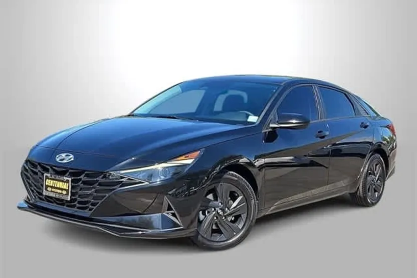 2023 Hyundai Elantra SEL photo 1