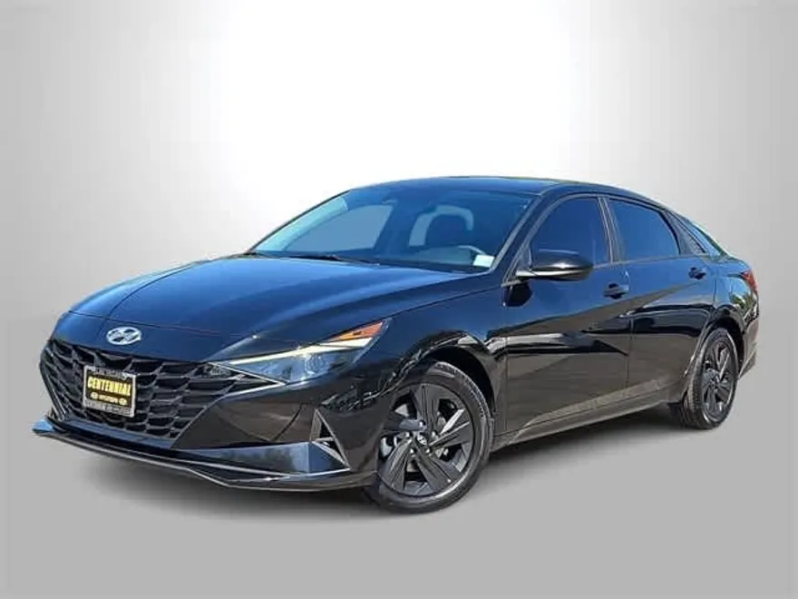 2023 Hyundai Elantra SEL photo 1