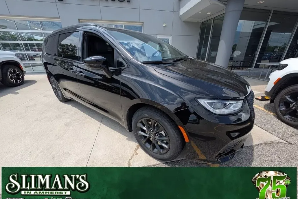 2025 Chrysler Pacifica photo 1