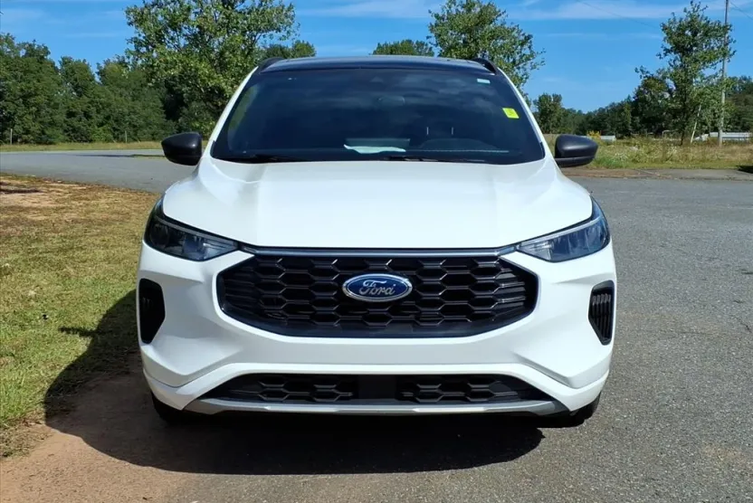 2024 Ford Escape ST-Line photo 1