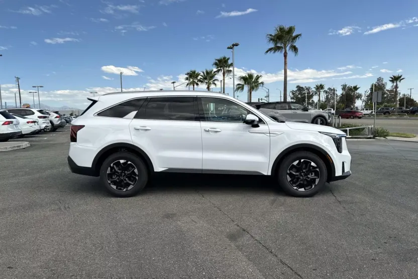 2026 Kia Sorento S photo 1