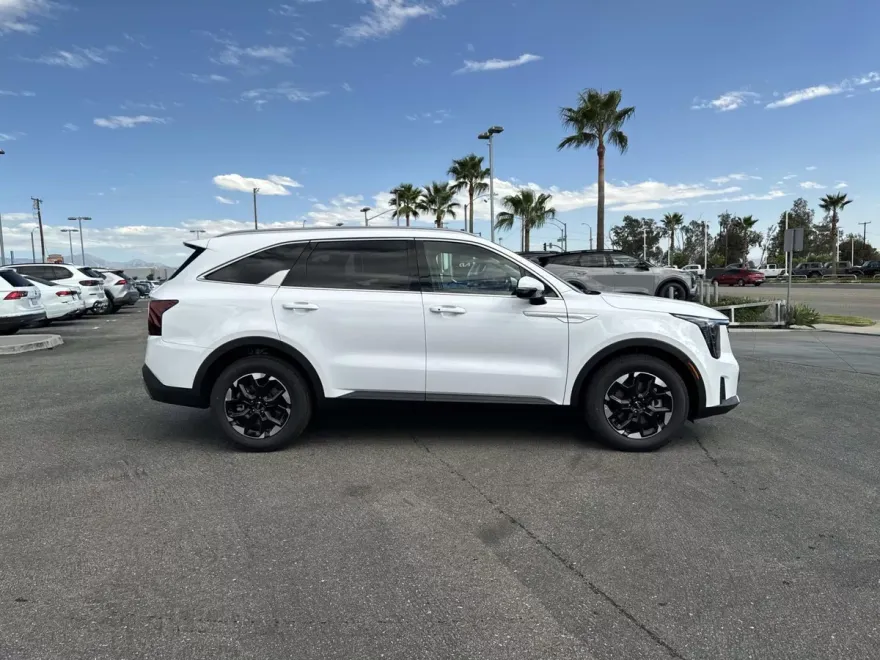 2026 Kia Sorento S photo 1