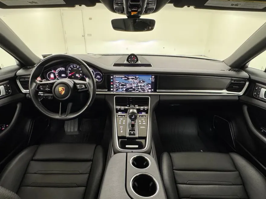 2023 Porsche Panamera 4 Platinum photo 17