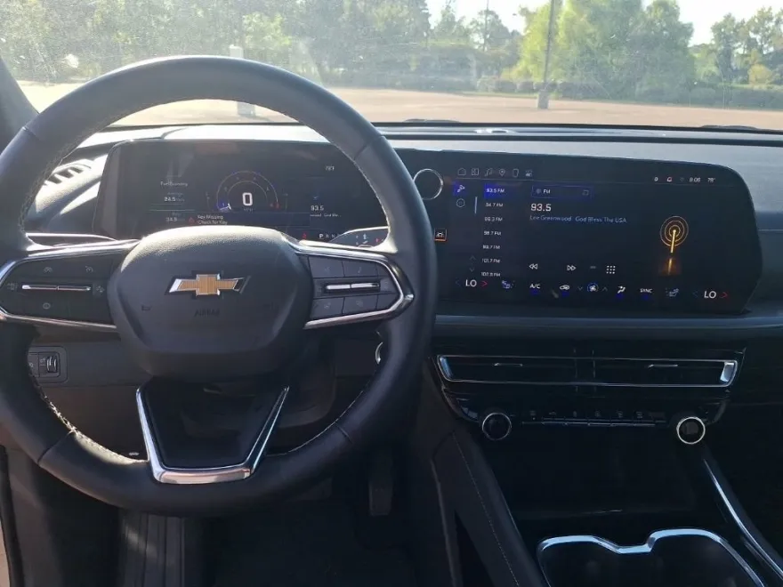 2025 Chevrolet Traverse 2LT photo 1