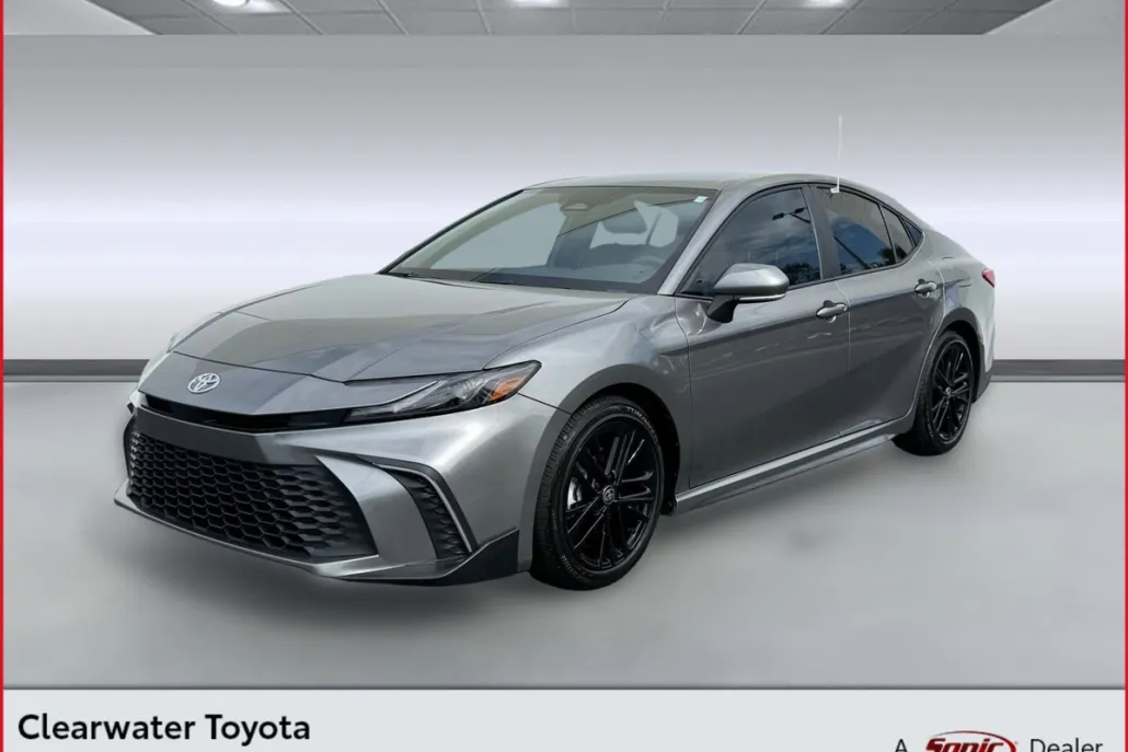 2025 Toyota Camry SE photo 1