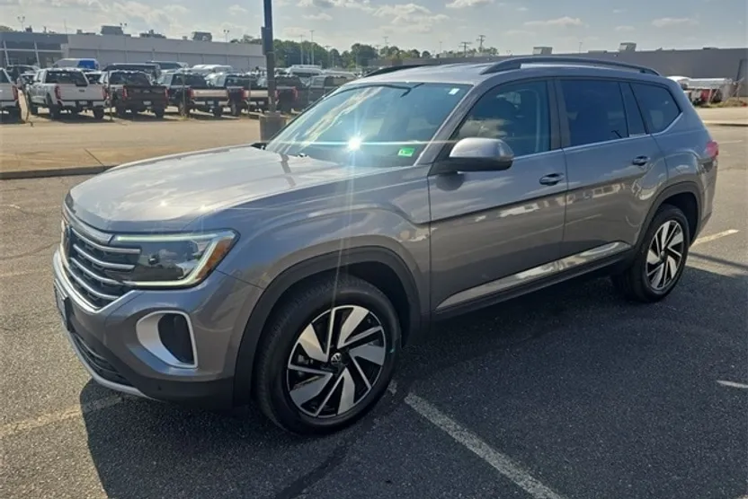 2024 Volkswagen Atlas SE Technology photo 1