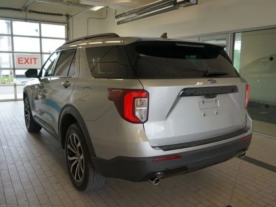 2022 Ford Explorer ST-Line photo 1