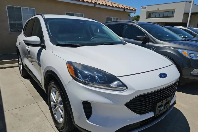2021 Ford Escape SE Hybrid photo 1