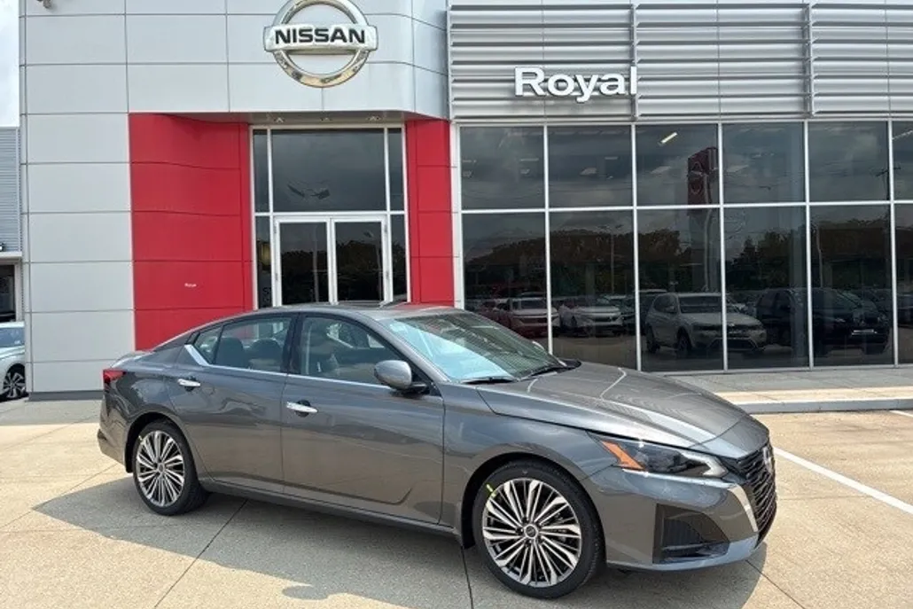 2025 Nissan Altima 2.5 SL photo 1