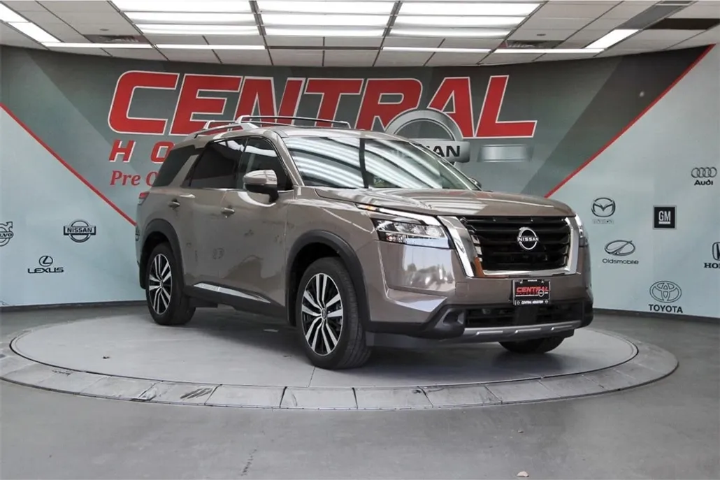 2024 Nissan Pathfinder Platinum photo 1