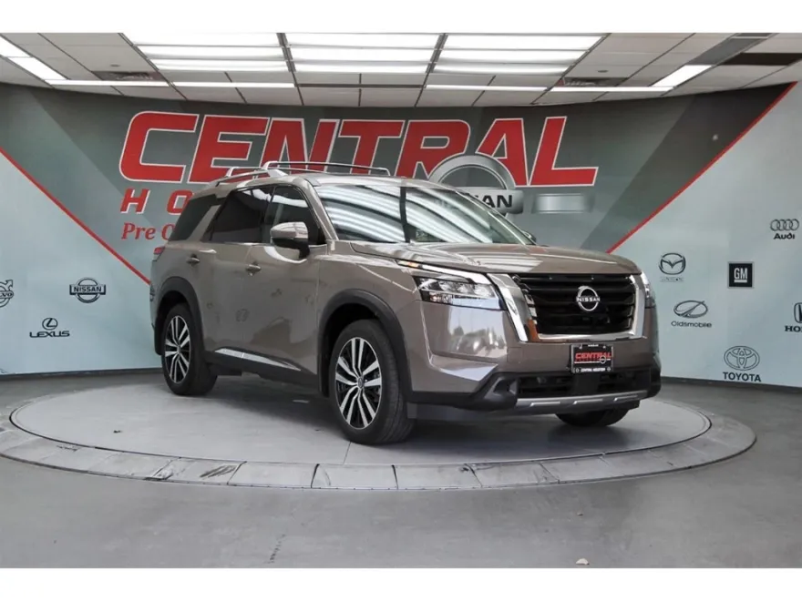 2024 Nissan Pathfinder Platinum photo 1